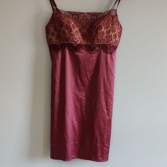 📏Slip with Adjustable Back Bra Strap - Picture 1 of 4